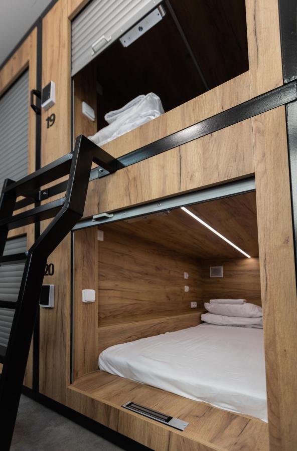 Capsule Hostel Andel Centre Spirit Прага Экстерьер фото
