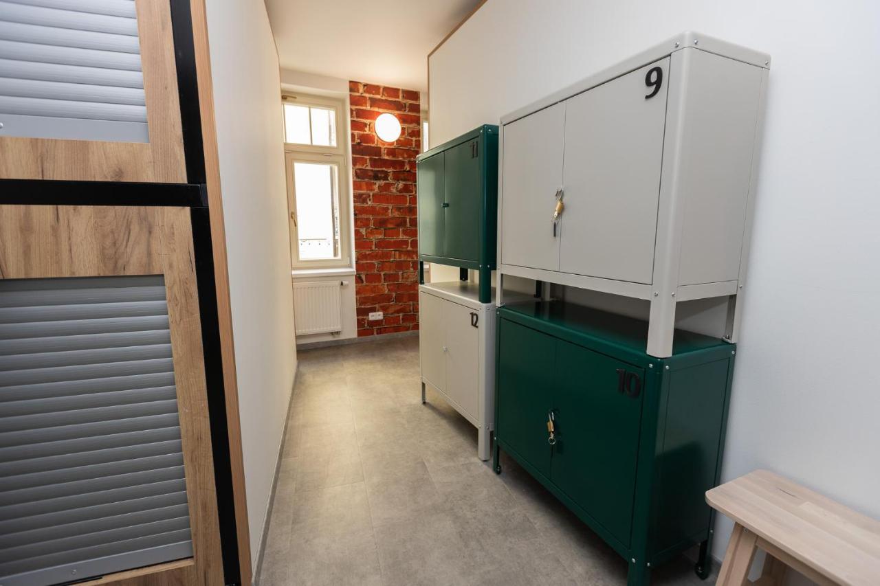 Capsule Hostel Andel Centre Spirit Прага Экстерьер фото