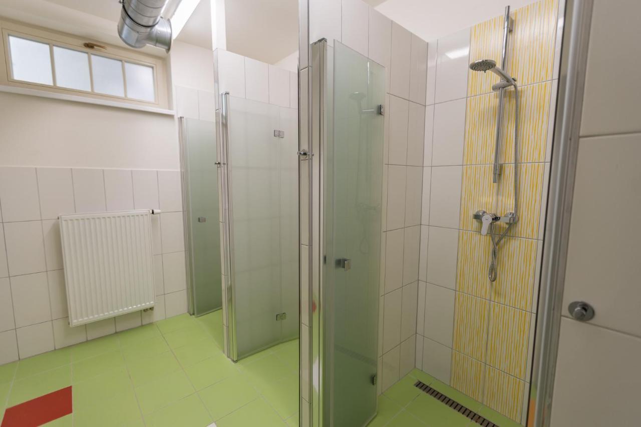 Capsule Hostel Andel Centre Spirit Прага Экстерьер фото