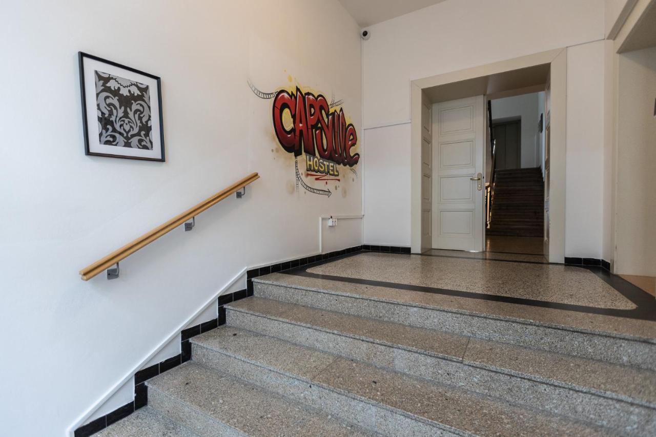 Capsule Hostel Andel Centre Spirit Прага Экстерьер фото