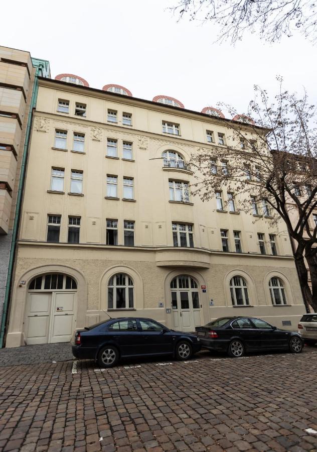 Capsule Hostel Andel Centre Spirit Прага Экстерьер фото